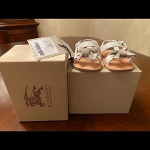 Baby girl flat shoe Burberry like